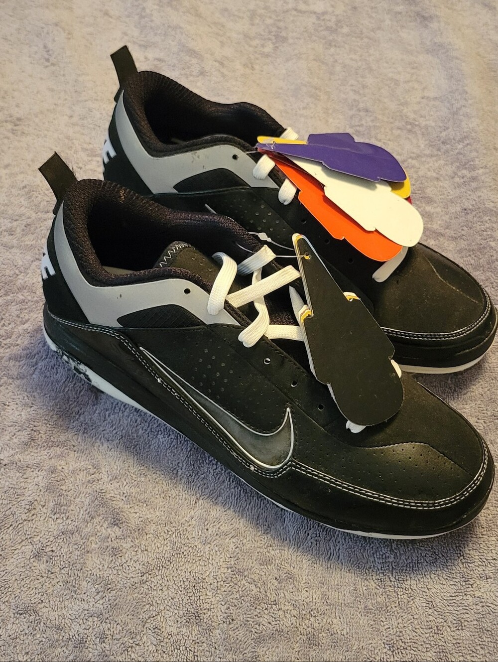 Nike Men’s Black and White Low-Top Sneakers